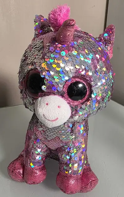 Ty Beanie Boos Heather the Unicorn plush toy in great condition and features a sparkly, sequined bod...