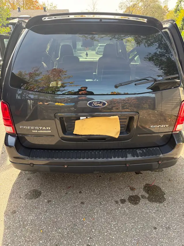 Ford Freestar minivan589185691818414082
