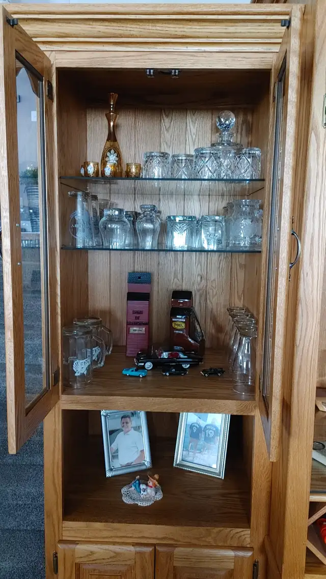 Oak Wall Unit in Hutches & Display Cabinets in Kitchener / Waterloo - Image 6
