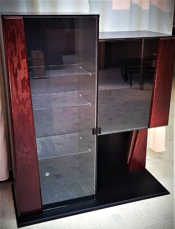 Meuble télévision verrerie  illuminé in TV Tables & Entertainment Units in Lac-Saint-Jean - Image 4