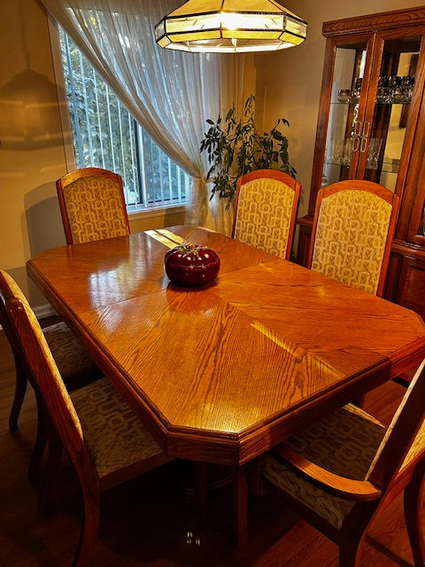 Dining Room Table and Buffet in Dining Tables & Sets in Laval / North Shore - Image 3