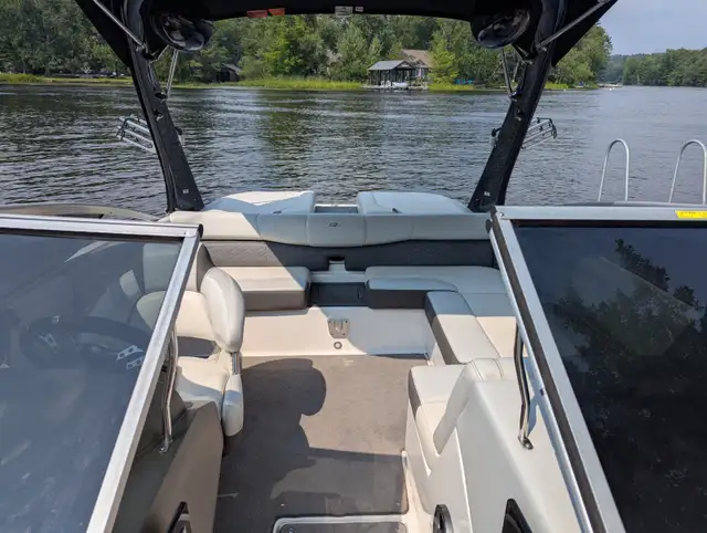 2013 Regal 2100 RX in Powerboats & Motorboats in Muskoka - Image 7