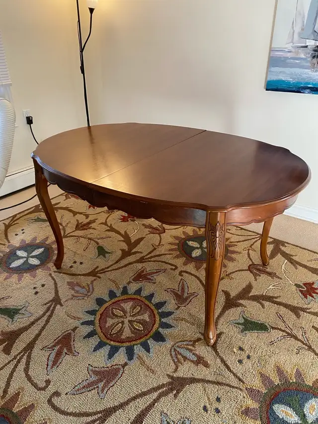 French Provincial Dining Table in Dining Tables & Sets in Mississauga / Peel Region - Image 3