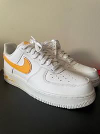 Nike AF1 University gold