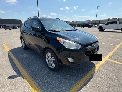 2012 Hyundai Tuscan. *Newly Safetied* 4 Cylinder / 2.4 Litre Engine. 139,000 km FEATURES: Leather/He...