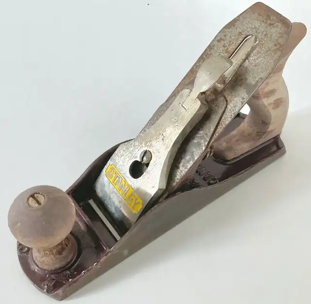 Antiquité 1950 Collection. Rabot à main en bois STANLEY Canada in Arts & Collectibles in Lévis - Image 7