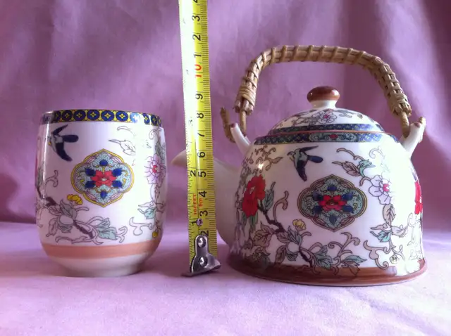 VINTAGE AISAN TEA POT AND CUP in Arts & Collectibles in Barrie - Image 11