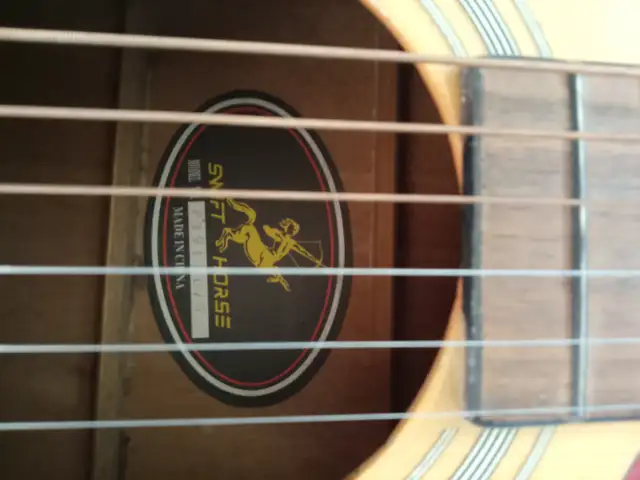 Swift horse full length acoustic guitar with bag in Guitars in Edmonton - Image 4