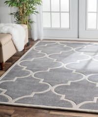 Modern Silhouette Trellis Comfort Area Rug in New Condition