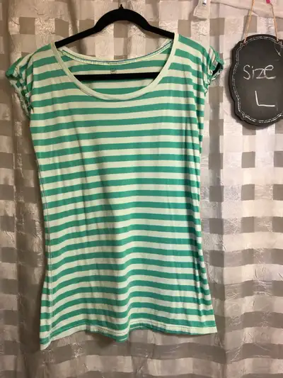 2 ladies GAP Summer t-shirts -  LARGE, View more