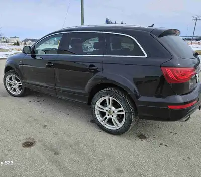 Selling my 2015 Audi Q7 3.0Tdi S-Line Fresh Safety 220500km Lots of power 6600lb tow package Drives...