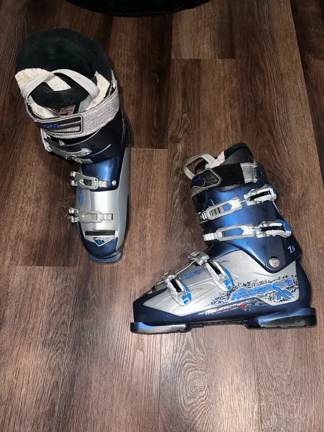 Nordica FSE ski boots in Ski in Nelson - Image 4