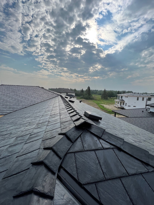 SHINGLES | RUBBER | METAL | FLAT ROOFING in Roofing in Edmonton - Image 4