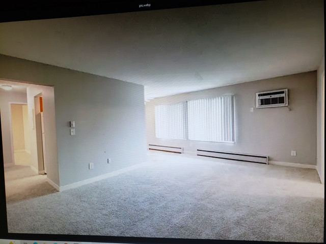 BEAUTIFUL SPACIOUS 1 BEDROOM+DEN W/BALCONY OVERLOOKING BELTLINE in Ontario - Image 2