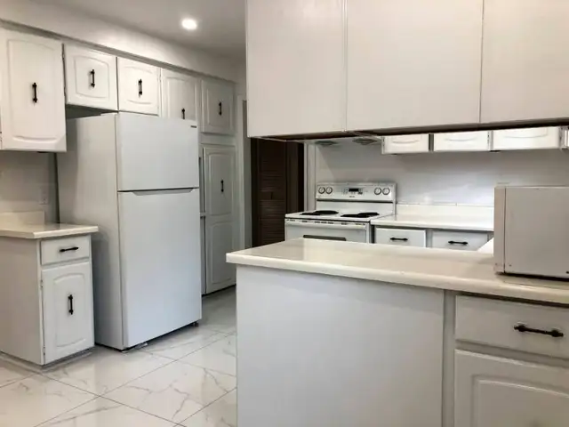 Private suite room for rent in Room Rentals & Roommates in City of Toronto - Image 7