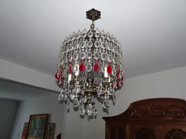 Chandelier in Indoor Lighting & Fans in City of Montréal - Image 2
