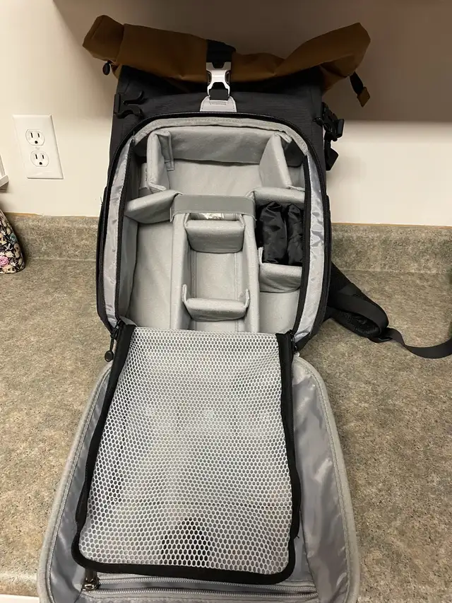 XH Camera back pack in Cameras & Camcorders in Medicine Hat - Image 8