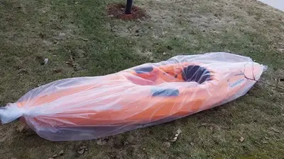 .**. EN (FR en bas de page): / EN (FR en bas de page): Sun Dolphin Kayak 10ft 10pi NEW never used. S...