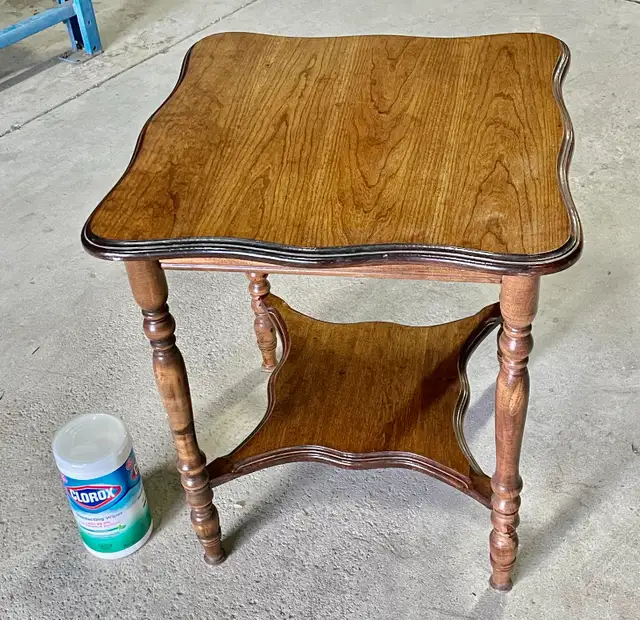 Vintage Walnut Wood Two Tier Hall Table in Home Décor & Accents in Mississauga / Peel Region - Image 5
