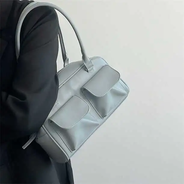 Light Blue Handbag with Pockets in Bags & Luggage in Mississauga / Peel Region - Image 9