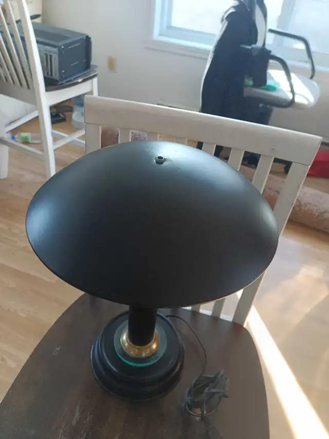 Table Lamp in Indoor Lighting & Fans in Longueuil / South Shore - Image 3