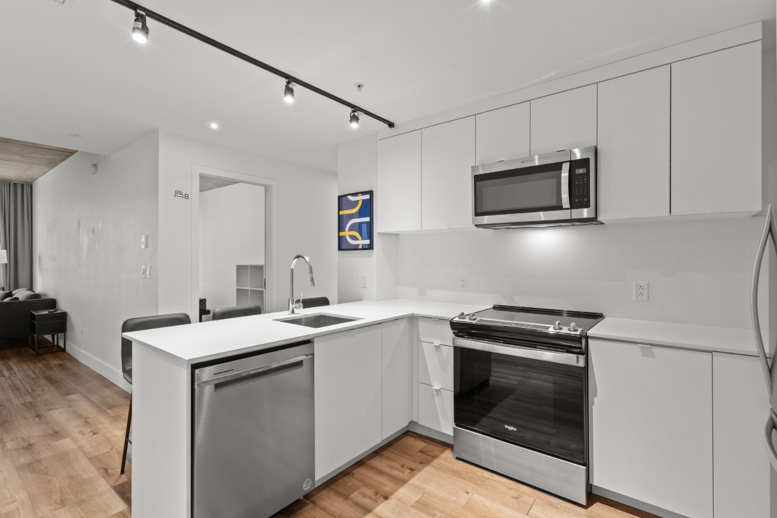 * FULLY FURNISHED SHARED ROOM | ALL-INCLUSIVE * — photo 1