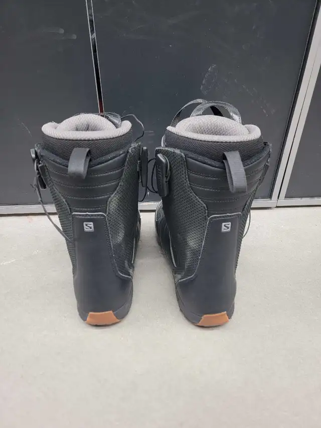 Salomon snowboard boots in Snowboard in Banff / Canmore - Image 3