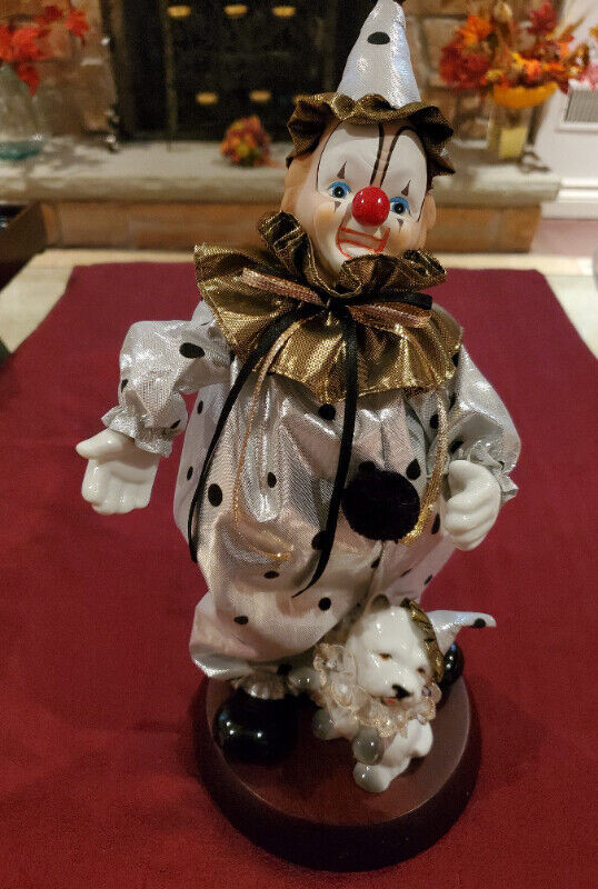 MOVING CLOWN MUSICAL BOX in Arts & Collectibles in City of Toronto