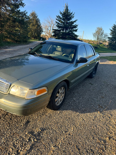  2006 Ford crown Vic LX  