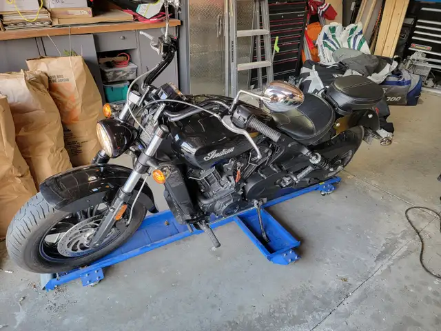 Motorcycle 2018 Indian scout 60 Thunder Black in Street, Cruisers & Choppers in Kawartha Lakes - Image 2