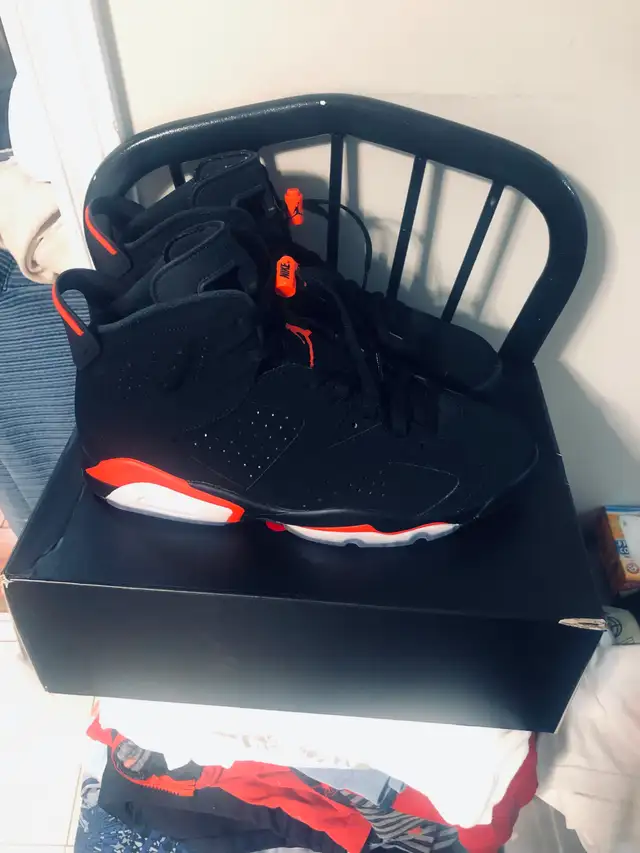 Air Jordan 6 Retro (Imfrared) Size 12  in Men's Shoes in Mississauga / Peel Region - Image 3