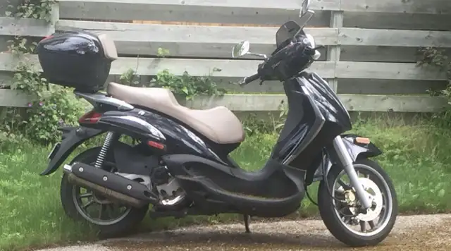 Piaggio BV 500 Luxury Touring Scooter (only 4,354 kms) - $12 fil in Scooters & Pocket Bikes in City of Toronto - Image 3