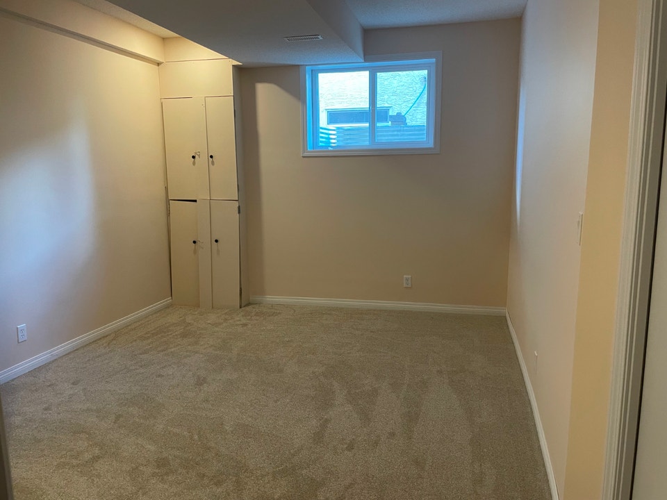 Walkout basement for Rent in McKenzie Lake 2