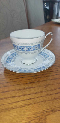 Gorgeous vintage English Shelley  "Columbia" 14258 bone china cu