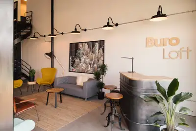 Deux espaces de coworking au cœur de Laval, situés de manière centrale à proximité des autoroutes 13...