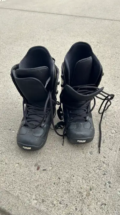 Forum snowboarding boots Size M10, View more