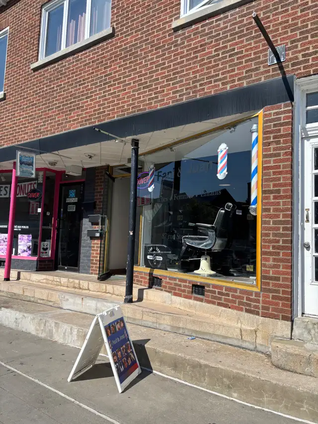 Barbershop for Sale / Barberie à vendre in Other Business & Industrial in City of Montréal - Image 2