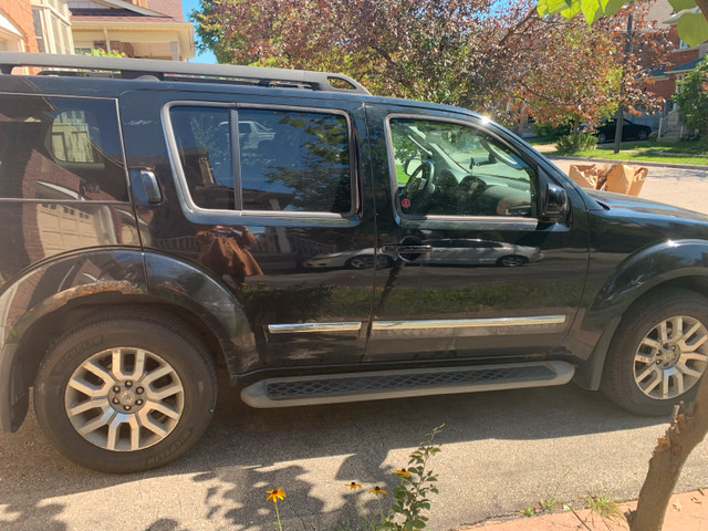 2010 Nissan Pathfinder in Cars & Trucks in Oakville / Halton Region - Image 2