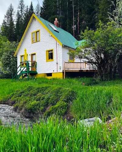 Wake up to breathtaking views of the Kimberley Alpine Resort ski slopes right from your kitchen and...