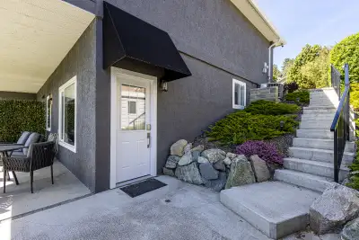Fully Furnished Executive Rental Suite Available – Turn-Key Living Looking for a comfortable, stylis...