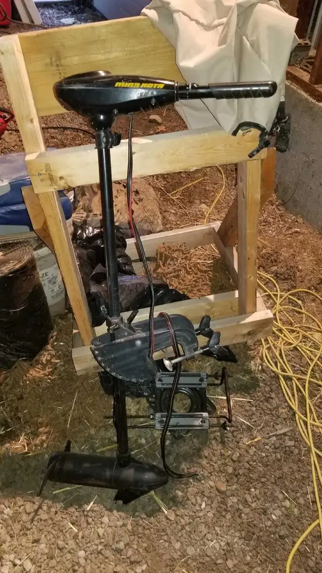 11ft inflatable zodiac style boat, 15 hp and trolling motor in Powerboats & Motorboats in Edmonton - Image 9