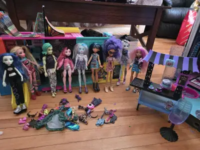 Lol, monster high and LPS, View more