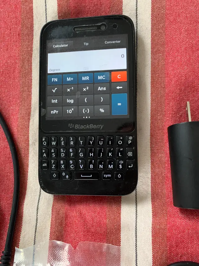 BlackBerry Q5  (8GB-Unlocked) GSM Dual-Core OS 10.2  Cell Phone in Cell Phones in City of Toronto - Image 7