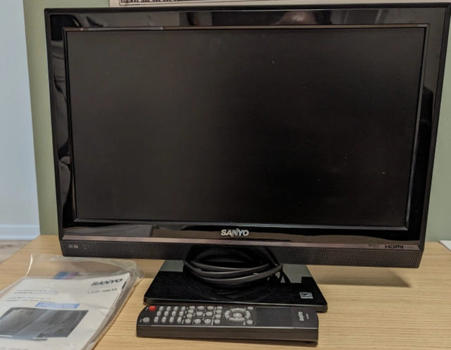 Sanyo TV and Computer Display, Model LCD-19e35 in TVs in City of Toronto - Image 2