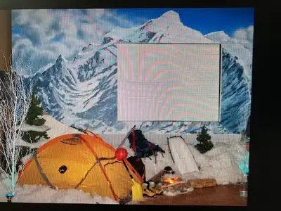 Décor Thématique '' Montagne '' 24’L X 15’H option d’écran au centre ( panneau de bois ) peint par u...