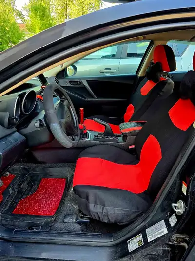 Je vends ma Mazda 3 2011 équipée d'un moteur 2.0L et d'une transmission manuelle, affichant seulemen...