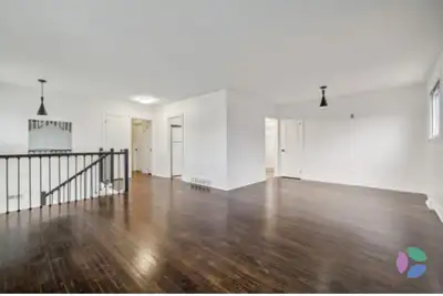 Charming three-bedroom apprtment in house with sunroom and backyard, 2 bathrooms , the room in basem...