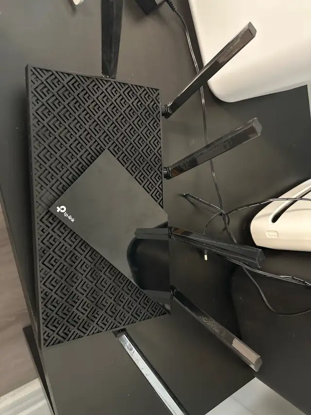 TP Link - Router and Wifi Extender511719579657195521