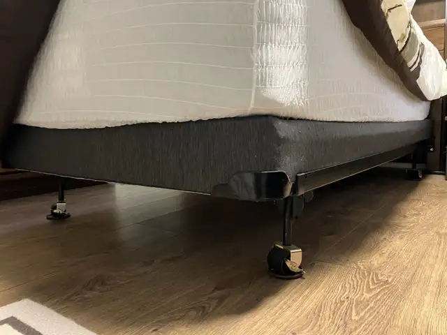 Solid Maple Twin Bed Set in Beds & Mattresses in Kingston - Image 4