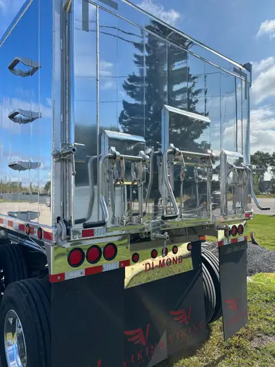 Viking Dumps are here in Ontario! 4 Axle high sided units available in a variety of options. Waiting...
